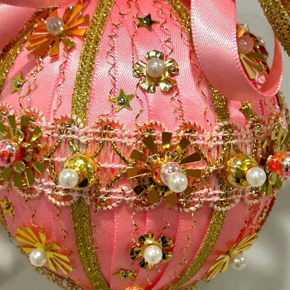 Vintage repurposed holiday Christmas ornament - Picture 3 of 10